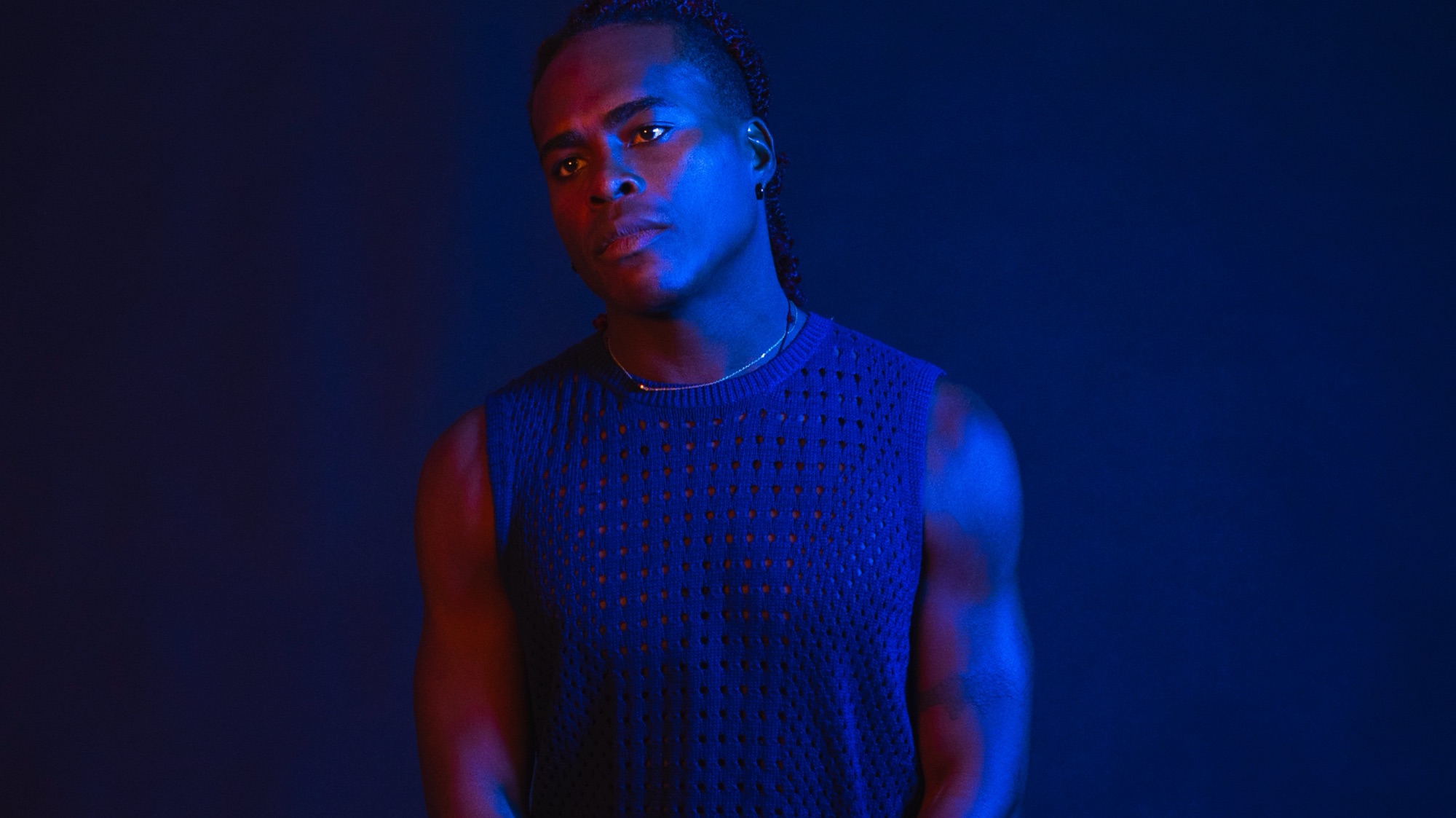Akili releases new song “I So Blue”